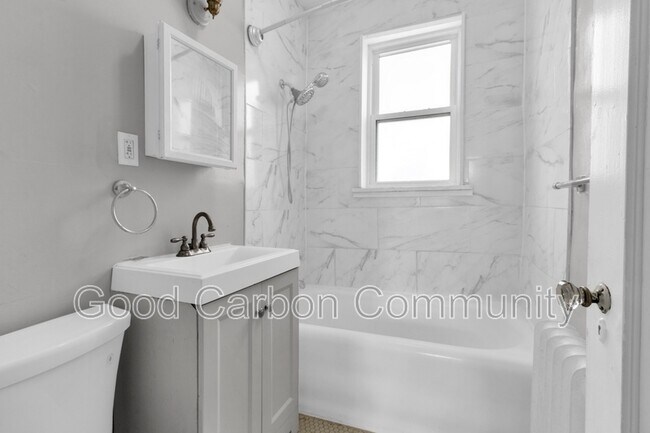 Building Photo - 2809 Main St