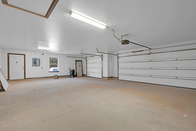 Building Photo - 12650 SE 134th St
