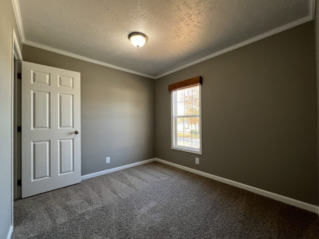 Building Photo - 35 Water Oak Ct