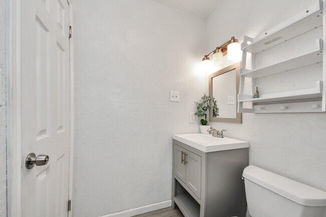 Building Photo - 1415 Parry-Sound