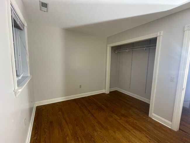 Building Photo - 611 Suite B