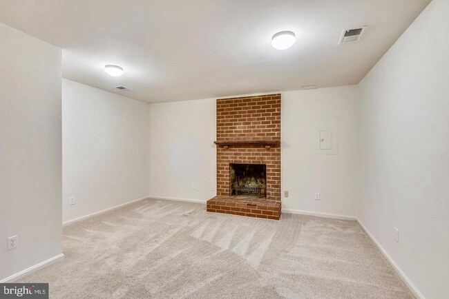 Building Photo - 844 N Frederick St