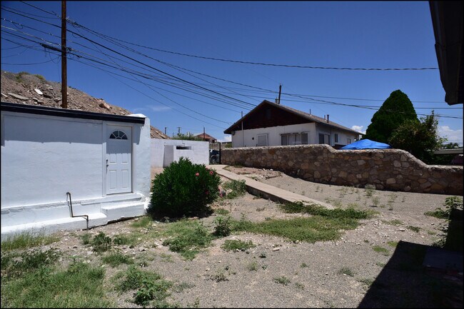 Building Photo - 2111 Portland Ave