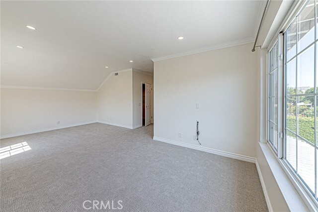 Building Photo - 670 S Oakhaven Ave