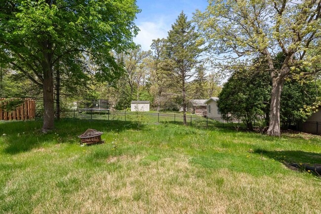 Building Photo - 438 Sylvan Dr
