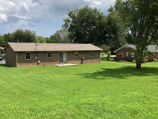 Building Photo - 1555 Flintwood Ave