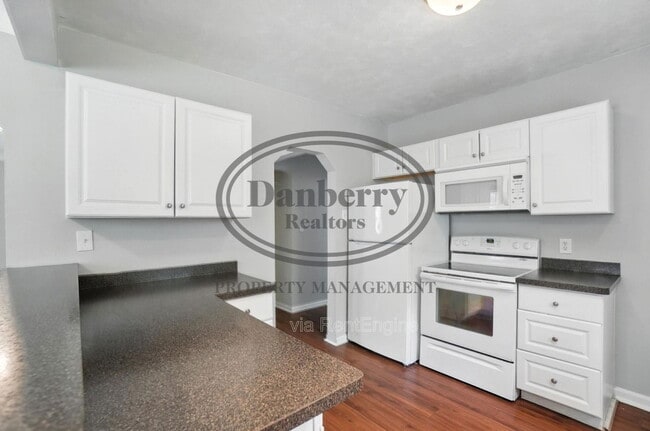 Building Photo - 822 Searles Rd