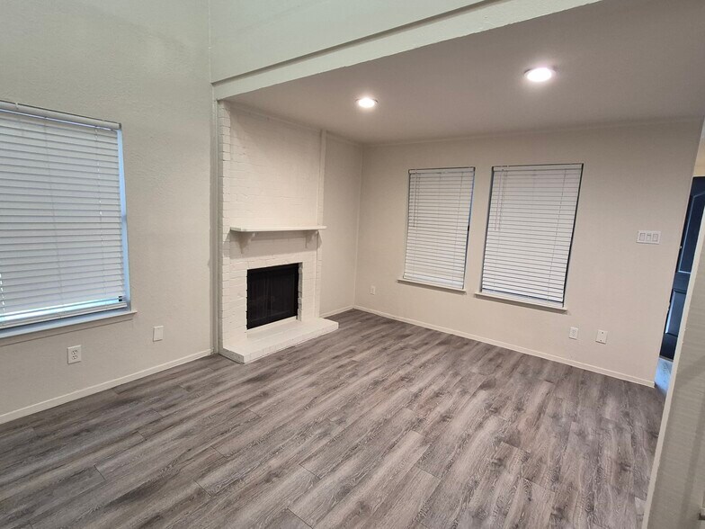 Building Photo - 9170 Forest Ln