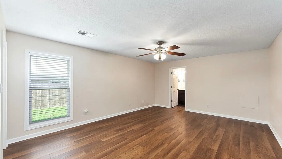 Building Photo - 136 Enfield Cv