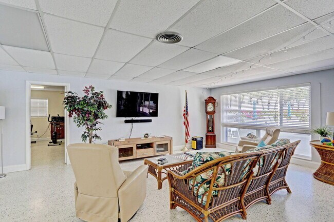 Building Photo - 110 Shore Ct
