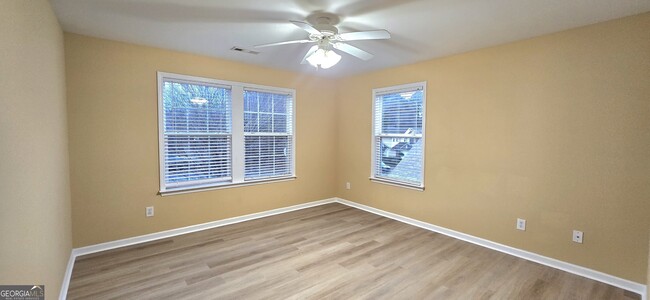 Building Photo - 11 Brookview Dr