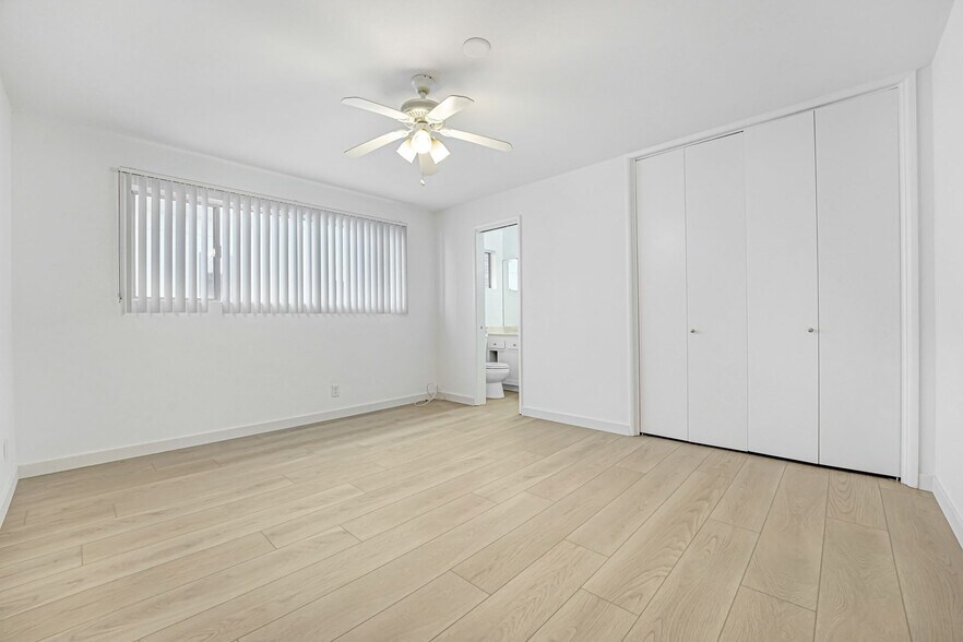 Building Photo - 1723 S Barrington Ave