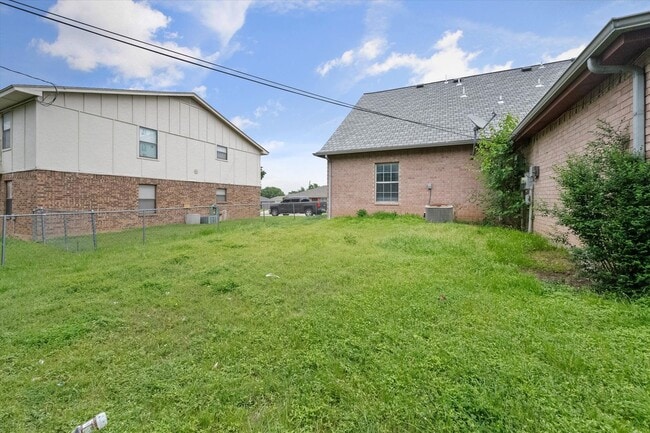 Building Photo - 612 Kings Way Dr