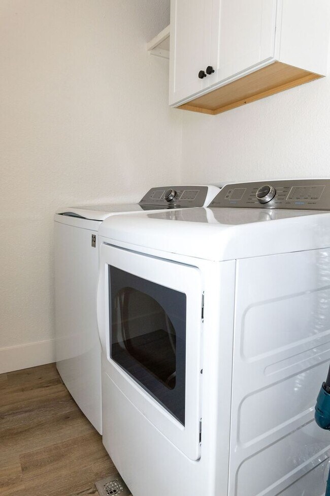 Building Photo - Beautiful Lake Havasau Home