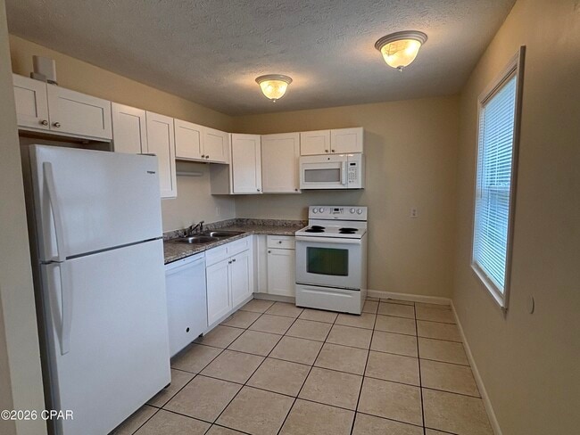 Building Photo - 1102 Frankford Ave