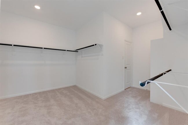 Building Photo - 3623 Forest River Dr