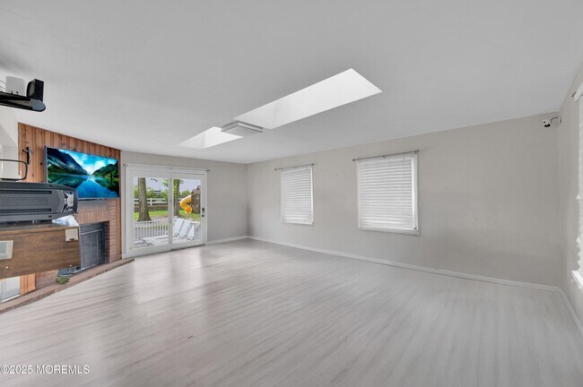 Building Photo - 1424 Shafto Rd