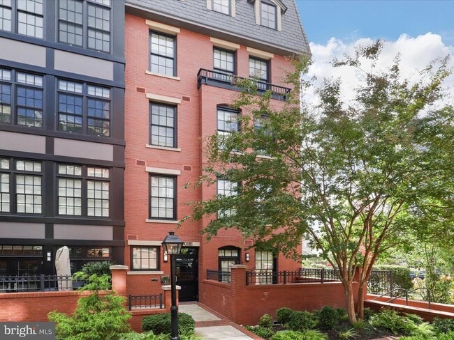 Building Photo - 1701 16th St N