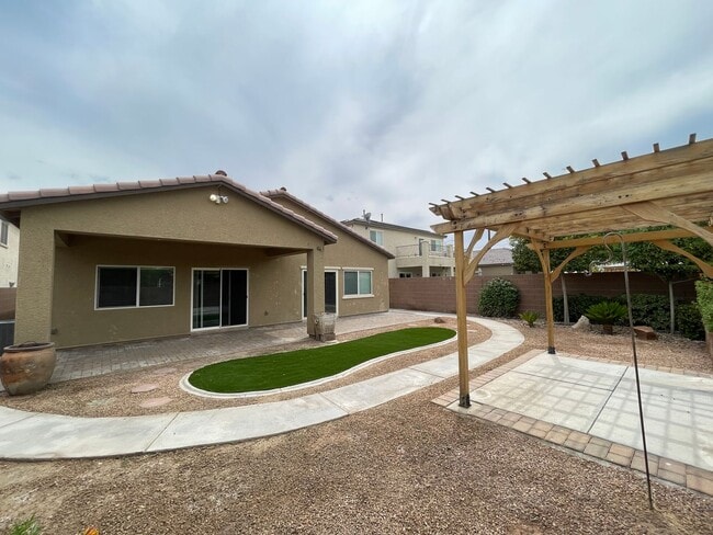 Building Photo - 1312 Fantastic Ct