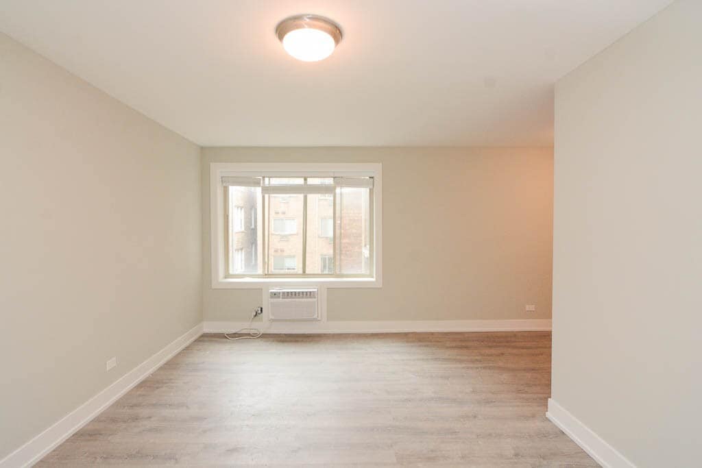 Building Photo - 447 W Surf St