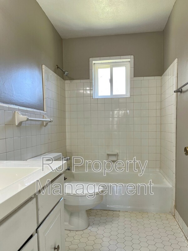 Building Photo - 5368 Scottsdale Ave