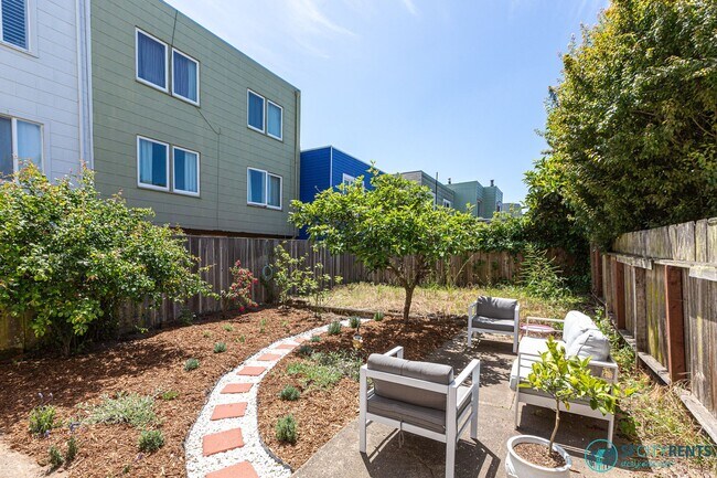 Building Photo - Outer Sunset: Top Floor w/ Shared Yard & Laundry on N Judah Line