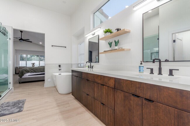 Building Photo - 8156 E Questa Rd