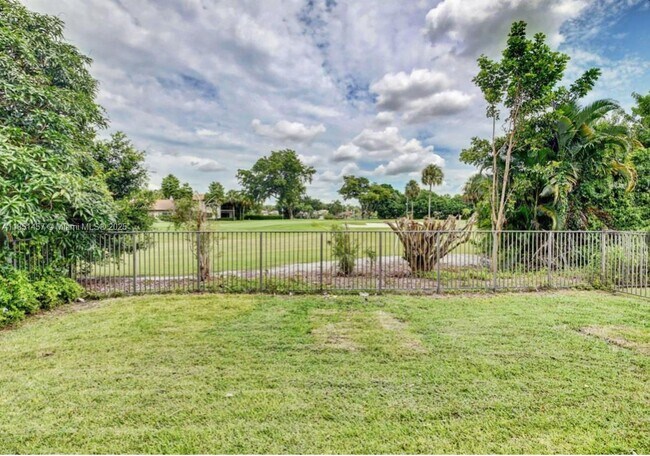 Building Photo - 8291 Hampton Wood Dr