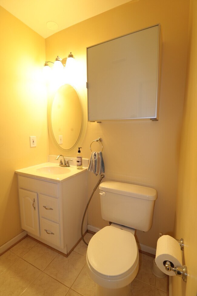 Building Photo - "COMING SOON" Spacious 4 + 2.5 SFH + Renov...