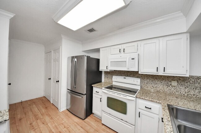 Building Photo - 12755 Mill Ridge Dr