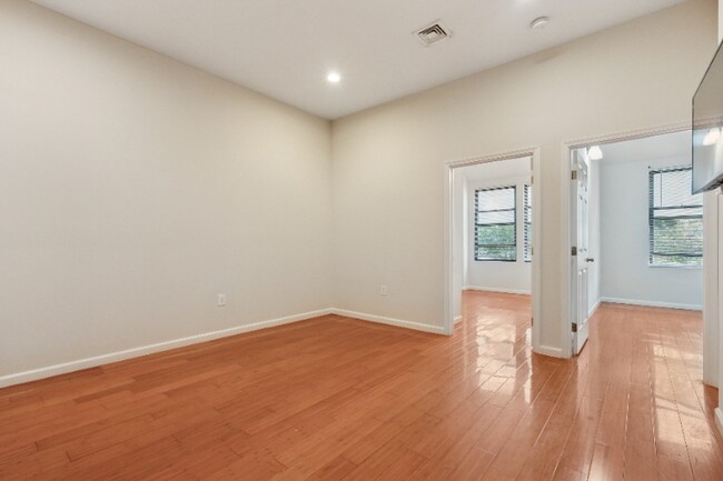 Building Photo - 1204 Chestnut St