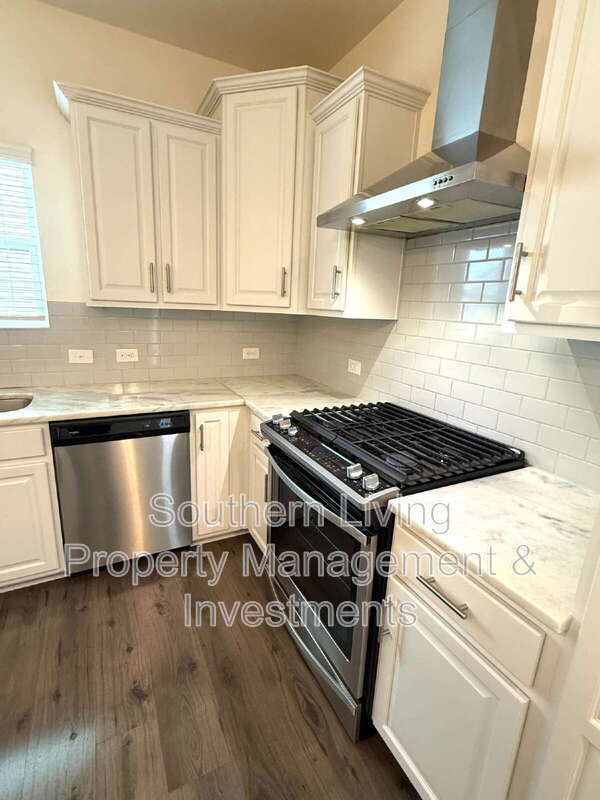 Building Photo - 4014 Beacon Ave