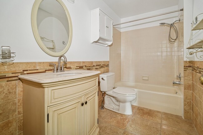 Building Photo - 6 Ray Ct