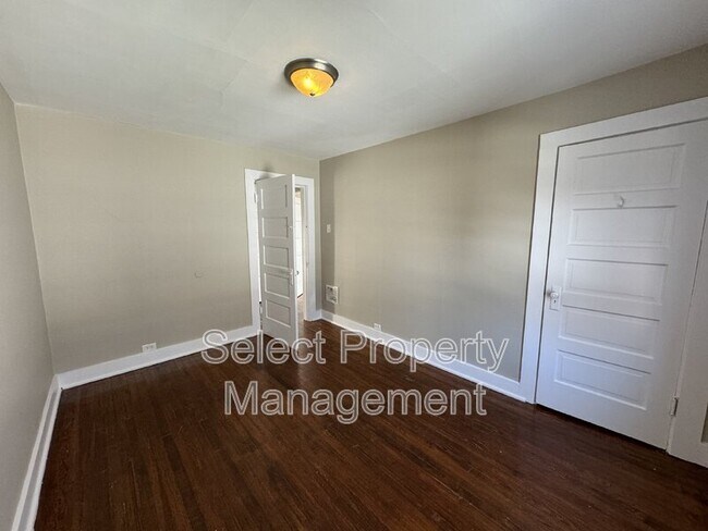 Building Photo - 1230 W Wildwood Ave