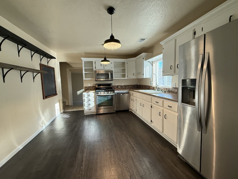 Building Photo - 578 Lind Ave