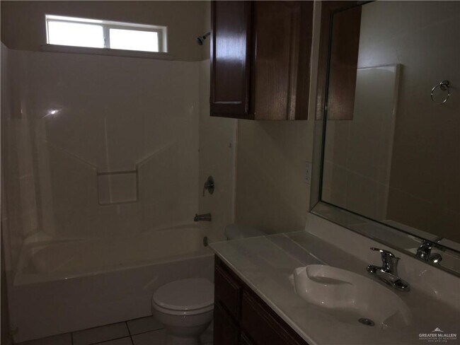 Building Photo - 9 Angus St