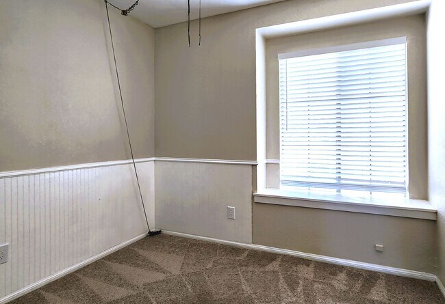 Building Photo - Corner Lot, 3BD, 2.5BA Home in Lake Elsinore