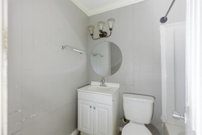 Building Photo - 919 25th St