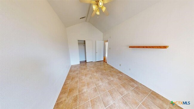 Building Photo - 411 Tomahawk Dr