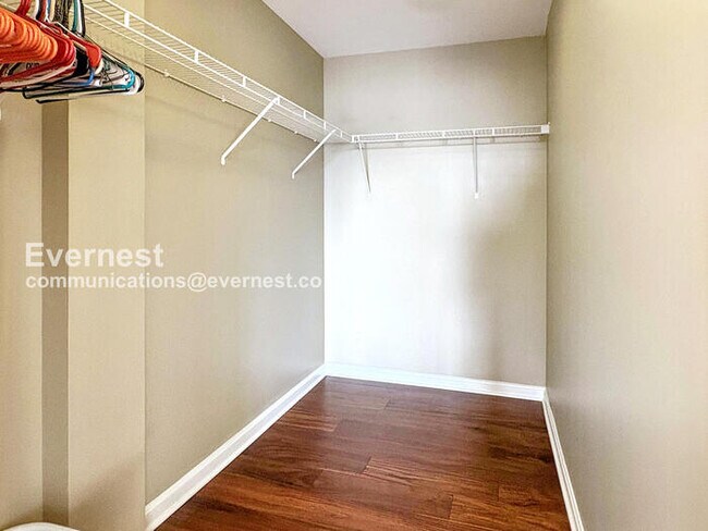 Building Photo - 2702 Lighthouse Point E