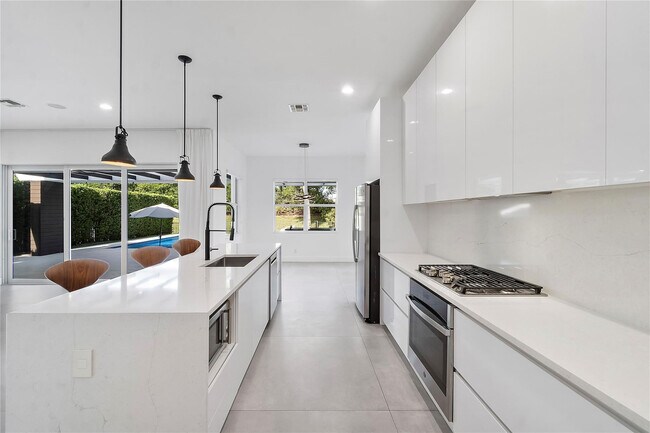 Building Photo - 12015 NW 83rd Pl