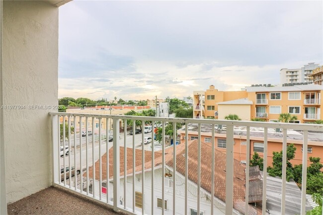 Building Photo - 134 SW 7th Ave