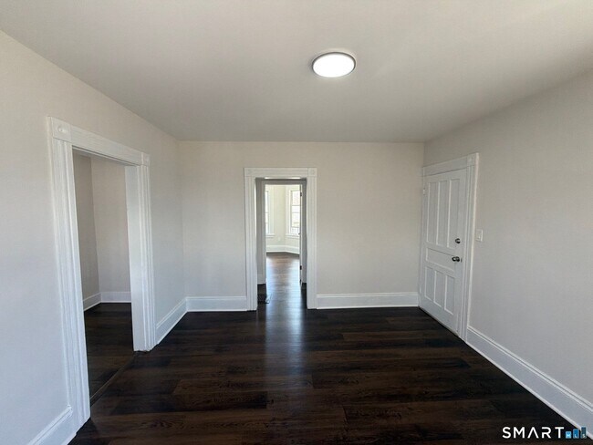 Building Photo - 316 W Main St