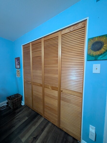 Wall length closet in 3rd BR - 12709 Gordon Blvd