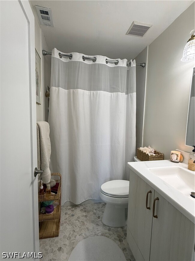 Building Photo - 6113 Lakefront Dr