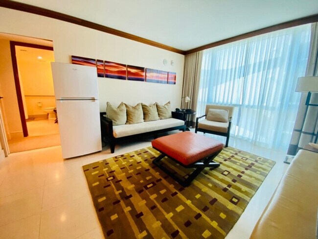 Building Photo - 6801 Collins Ave