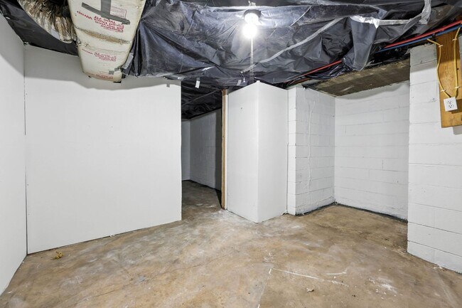 Building Photo - 3 Bedroom Pet Friendly Home For Rent Near Downtown Clarksville