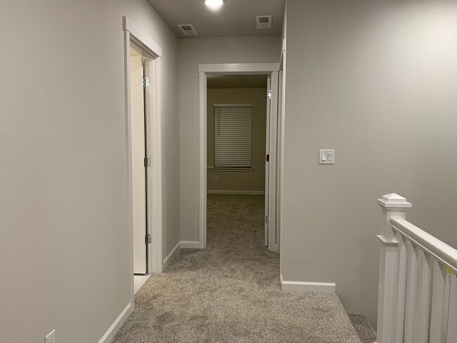 Building Photo - 3314 SE Farrow Ln