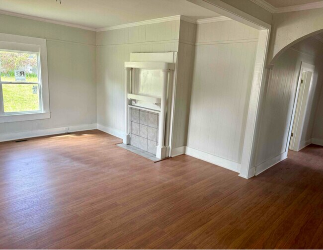 Building Photo - 626 Monroe St