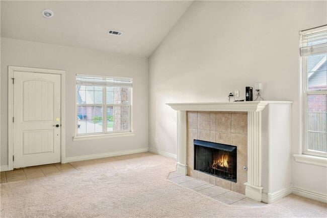 Building Photo - 602 SW Caprington St